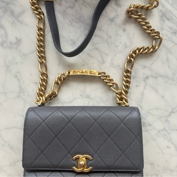 CHANEL Shoulder Bag Leather Grained Calfskin Gray with Gold Chain - Picture 8 of 16